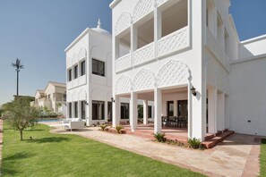 Villa | 6 bedrooms, premium bedding - 5 Villa w Private Pool Beach on Palm Jumeirah (Dubai)
