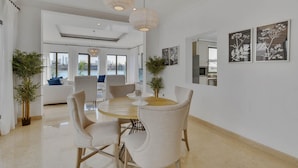 House | 6 bedrooms, premium bedding - 5 Villa w Private Pool Beach on Palm Jumeirah (Dubai)