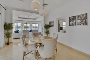 6 bedrooms, premium bedding - 5 Villa w Private Pool Beach on Palm Jumeirah (Dubai)