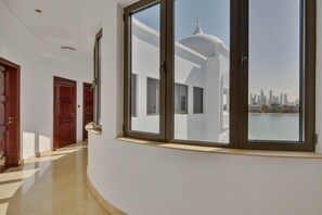 Villa | 6 bedrooms, premium bedding - 5 Villa w Private Pool Beach on Palm Jumeirah (Dubai)