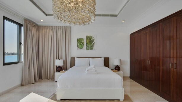 House | 6 bedrooms, premium bedding - 5 Villa w Private Pool Beach on Palm Jumeirah (Dubai)