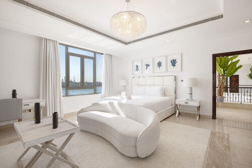 Villa on Beach w Private Pool The Palm Jumeirah