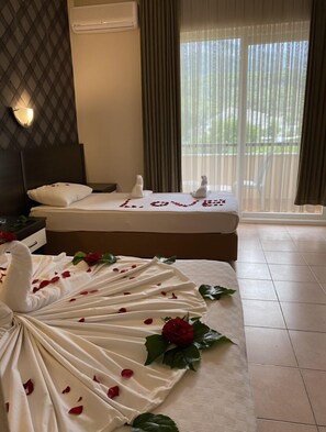 1 bedroom, minibar, bed sheets