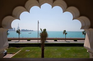 2 bedrooms - Charming Apt With Arabesque Sea View on the Palm Jumeirah (Dubai)