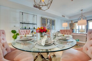 2 bedrooms - Luxury Palm Property w Beach Sea View (Dubai)