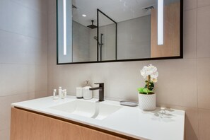 House - Stylish Studio w Dubai Canal Vw in Business Bay (Dubai)