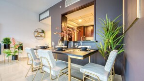 Apartment - Radiant Urban Retreat With Iconic Burj Khalifa Vws (Dubai)