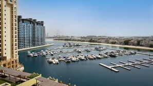Apartment - Modern and Airy 2BR in Palm Jumeirah (Dubai)