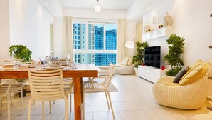 Apartment - Modern and Airy 2BR in Palm Jumeirah (Dubai)