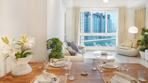 Apartment - Modern and Airy 2BR in Palm Jumeirah (Dubai)