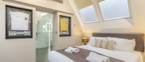 Luxury-Studiosuite, 1 Doppelbett, Stadtblick | Individuell dekoriert, individuell eingerichtet, Bügeleisen/Bügelbrett