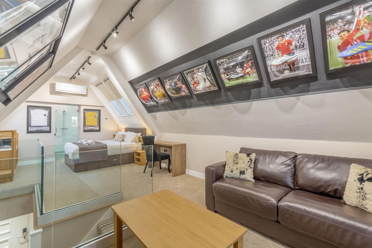1 bedroom, individually decorated, individually furnished