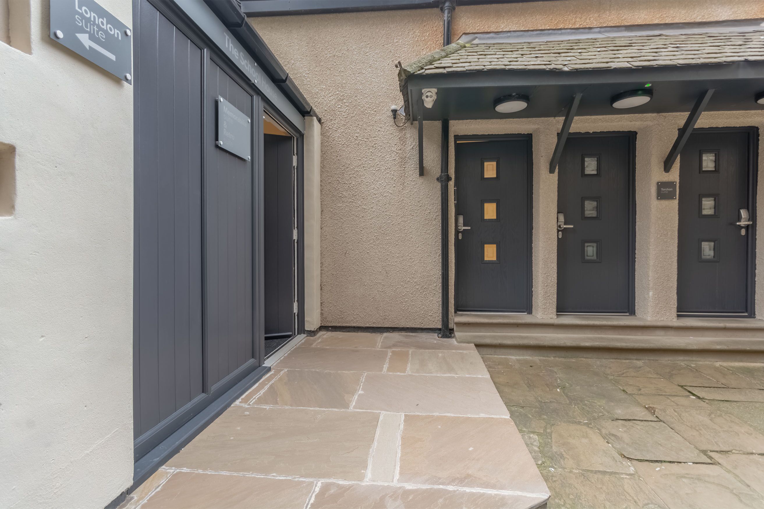 Mặt tiền nơi lưu trú