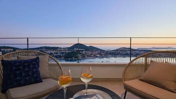 Lejlighed (2 Bedrooms) | Balkon