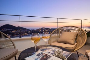 Apartment (2 Bedrooms) | Balcony