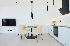 Apartment (2 Bedrooms) | In-room dining