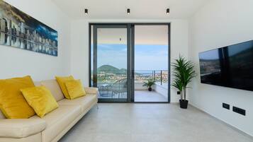 Apartemen (2 Bedrooms) | Ruang keluarga | TV LCD