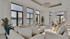 House | 5 bedrooms - Luxury Villa w Dramatic Vw Private Beach Pool (Dubai)