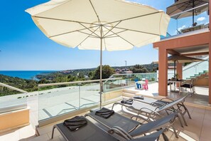 Outdoor dining - Bella Vista Apartments / Ap 4 (Peruski)
