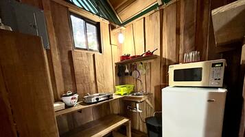 Basic Cabin | Private kitchen | Full-sized fridge, microwave, rice cooker, cookware/dishes/utensils