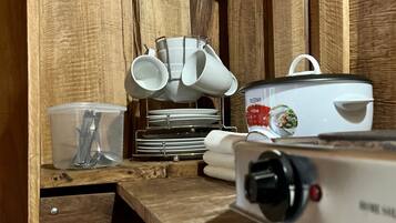 Basic Cabin | Private kitchen | Full-sized fridge, microwave, rice cooker, cookware/dishes/utensils