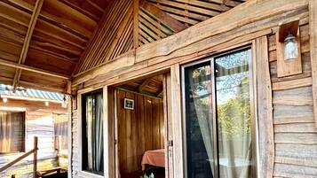 Kabin Basic | Bagian depan properti