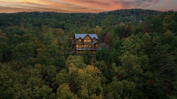 Cabin, 5 Bedrooms | Exterior