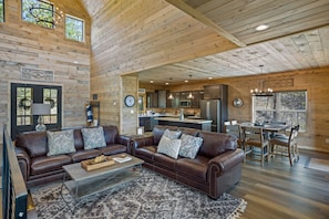 Cabin, 5 Bedrooms | Living room | 65-inch Smart TV with cable channels