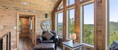 Cabin, 5 Bedrooms | Living room | Smart TV