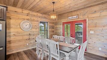 Refrigerador, horno, cafetera/tetera, tostadora