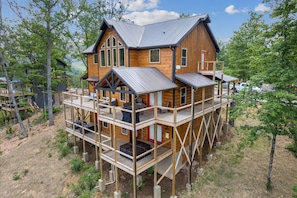 Exterior - Red Sky Ridge 5 Bedroom Cabin by RedAwning (Sevierville)