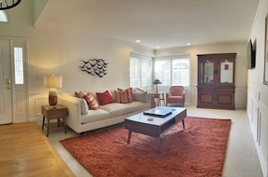 House, Multiple Bedrooms | Living room | TV, Netflix, streaming services - Sweetbriar Home 8 Bedroom Home by RedAwning (Sandy)