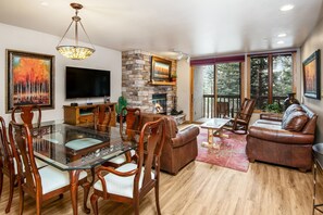 Leilighet, 2 soverom | Oppholdsområde | Smart-TV