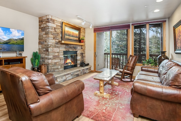 Condo, 2 Bedrooms | Living area | Smart TV