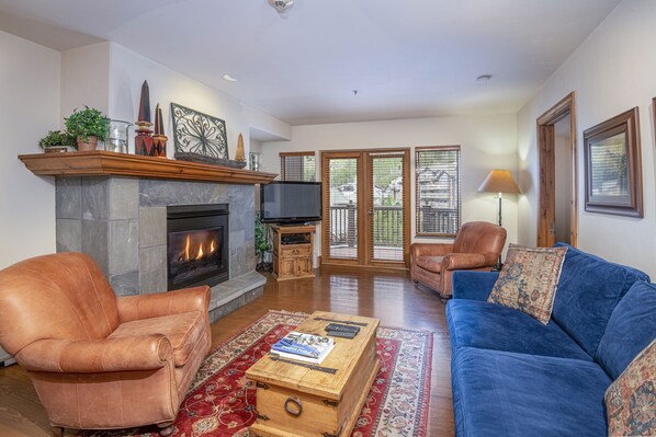 Apartment, 2 Schlafzimmer | Wohnbereich | Smart-TV