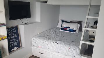 3 bedrooms, desk, iron/ironing board, travel crib