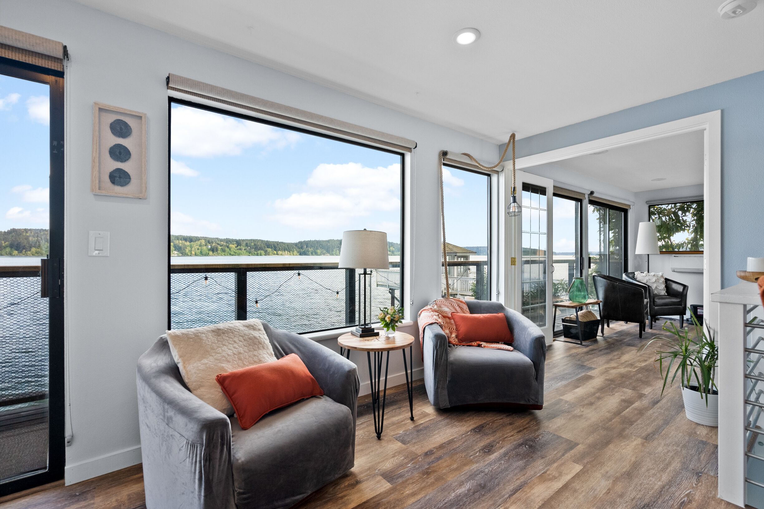 Smart TV, libros y estéreo 