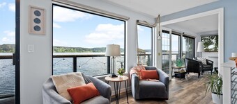 Beachfront House- Kayaks- Bouy