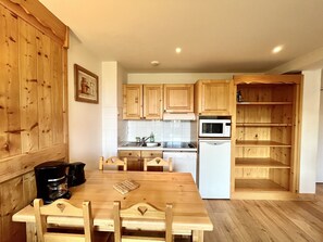 KĂŒhlschrank, Mikrowelle, Ofen, GeschirrspĂŒler
