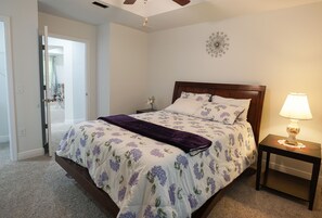 3 bedrooms, desk, iron/ironing board, free WiFi - Heavenly Haven in Navarre Florida (Navarre)