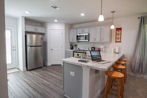 Fridge, microwave, oven, stovetop - Heavenly Haven in Navarre Florida (Navarre)
