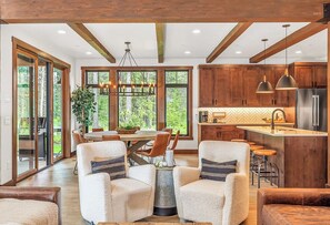 Interior - 5 Star Luxury Crafted for Family Memories | 1PM Check In/Out (Cle Elum)