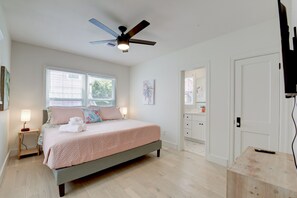 3 Schlafzimmer, Schreibtisch, Bügeleisen/Bügelbrett, Reisekinderbett
