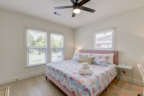 3 bedrooms, desk, iron/ironing board, travel crib