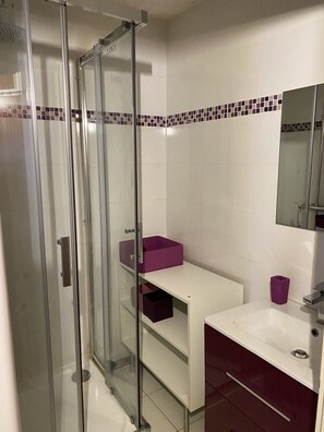 Shower, toilet paper - RISOUL Au cœur de la foret blanche (RISOUL 1850)