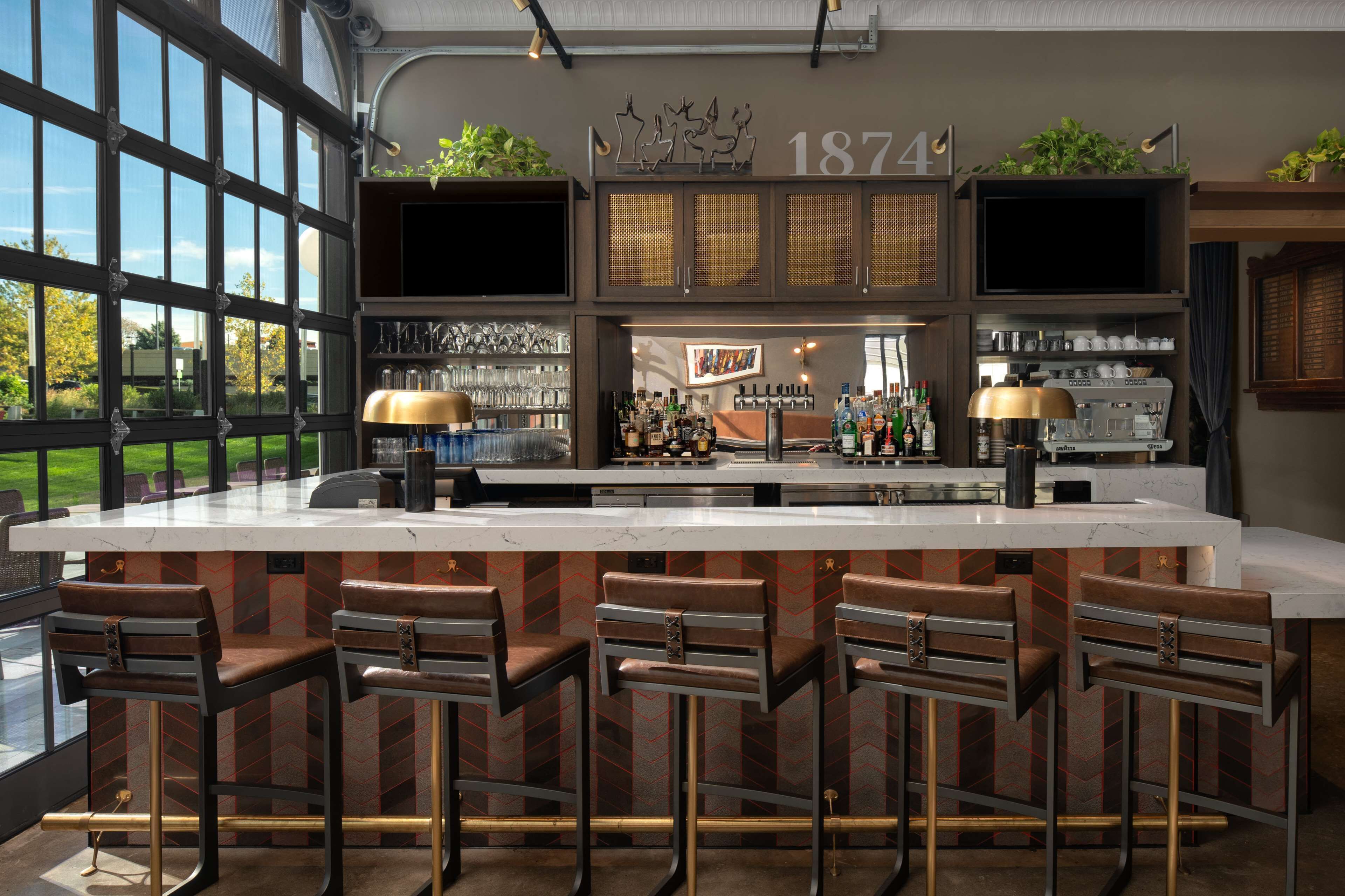 serves breakfast, dinner and happy hour