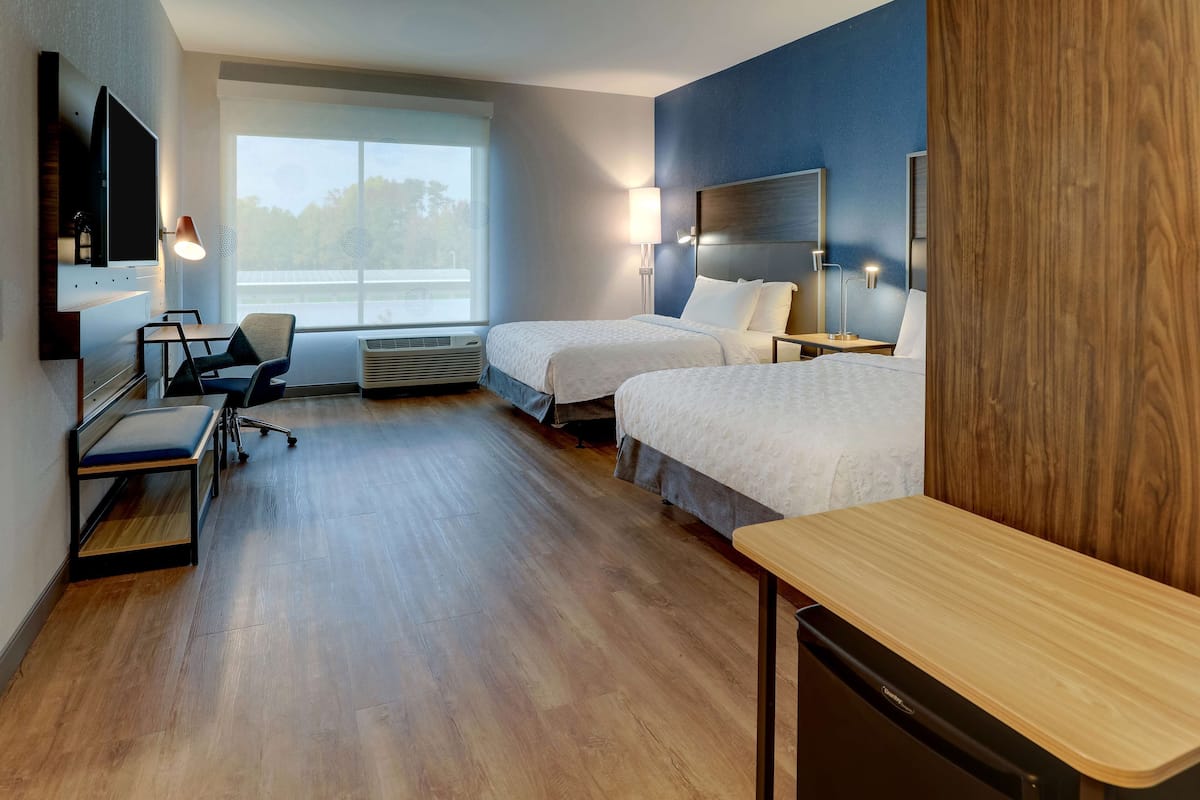 Desk, blackout drapes, iron/ironing board, free WiFi