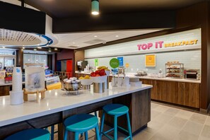 Free daily buffet breakfast - Tru By Hilton Raleigh Garner (Garner)
