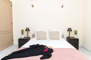 4 bedrooms, iron/ironing board, free WiFi, bed sheets