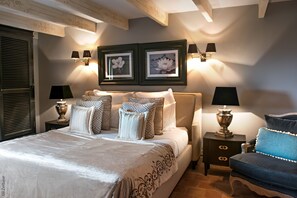 15 bedrooms, desk, iron/ironing board, travel crib - Villa Carmella (GRASSE)